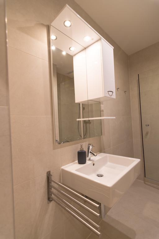 Modern Apartment At Rathaus Відень Екстер'єр фото
